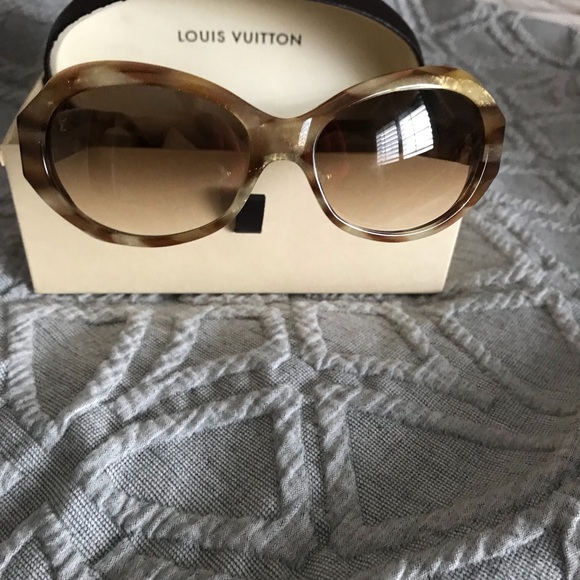 Louis Vuitton sunglasses - Picture 2 of 8